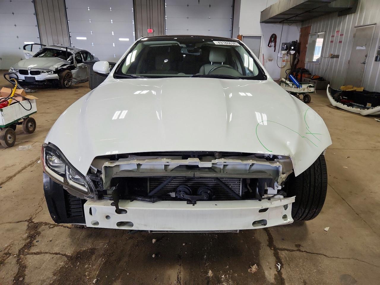 2017 Jaguar Xj - Фото 5