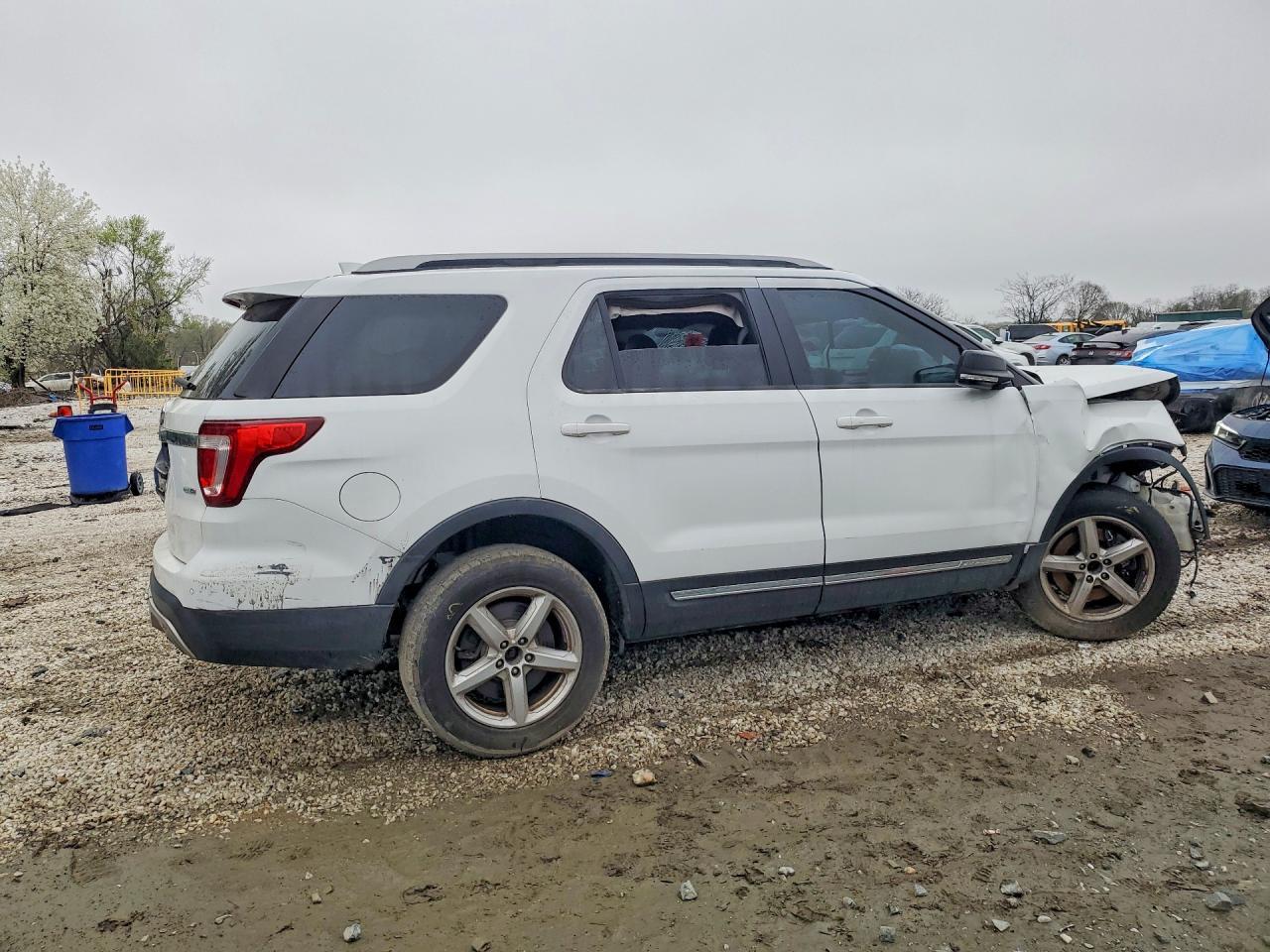 2017 Ford Explorer Xlt - Image 3