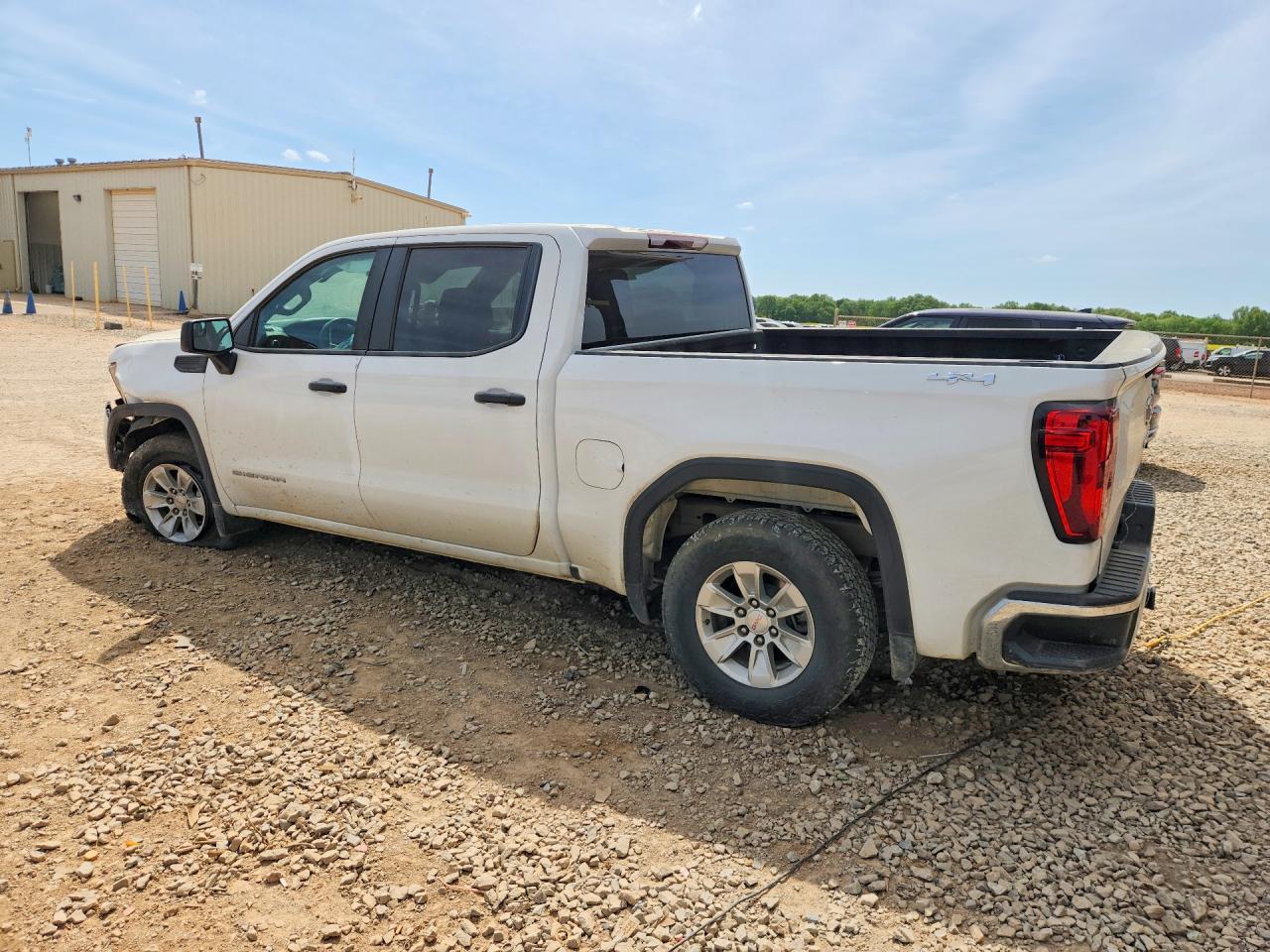 2023 GMC Sierra K1500 - Image 2