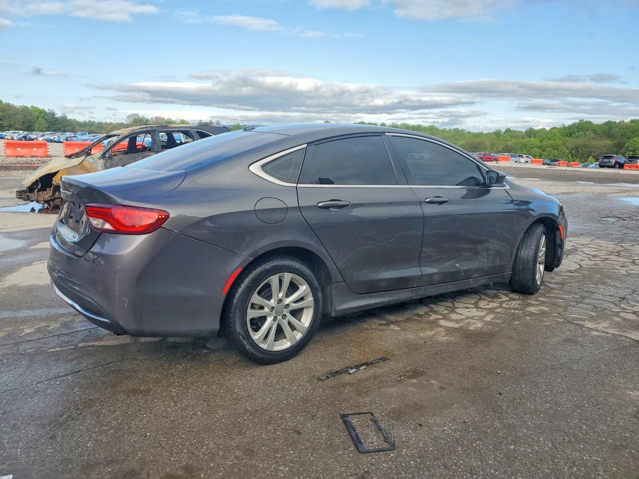 2015 Chrysler 200 Limited - Image 3