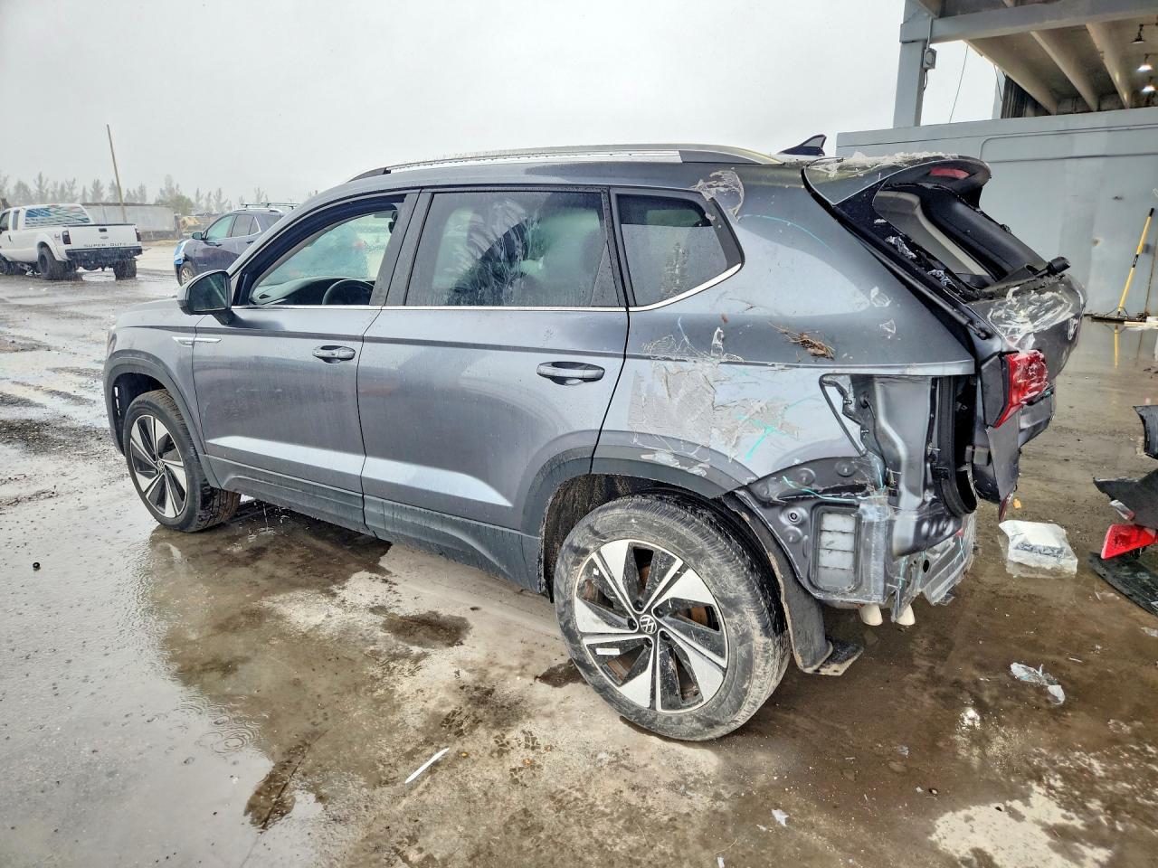 2024 Volkswagen Taos - Image 2