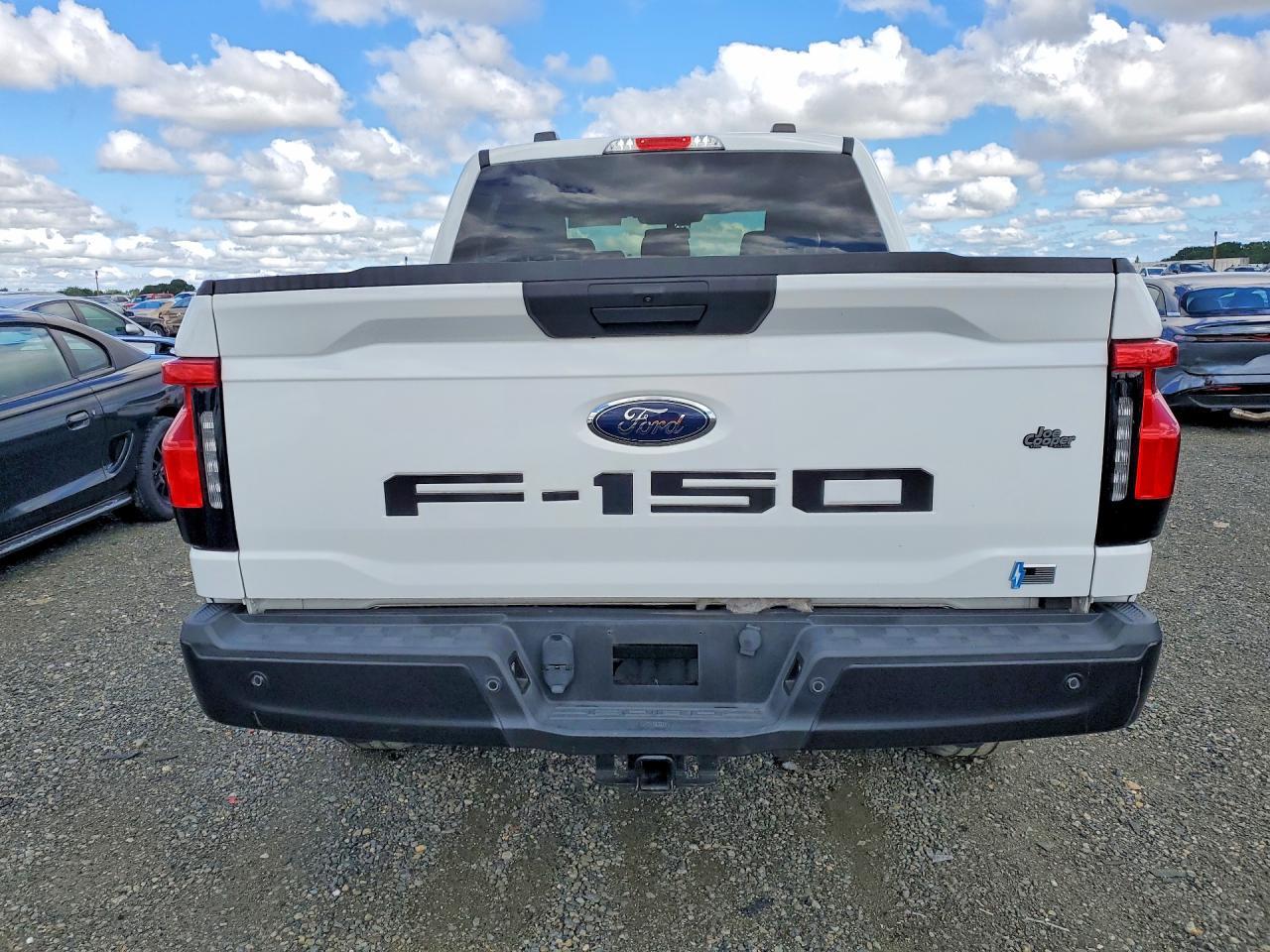 2022 Ford F150 Lightning Pro - Фото 6