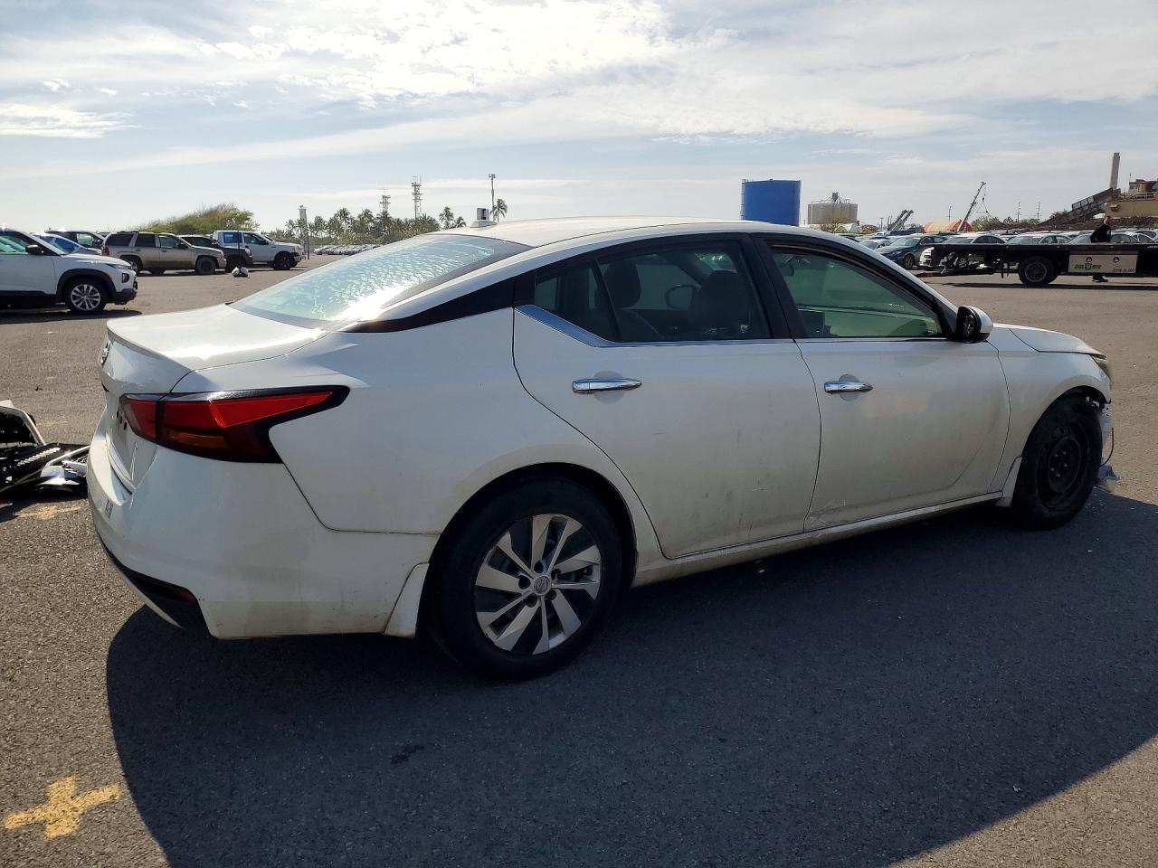 2019 Nissan Altima S - Фото 3