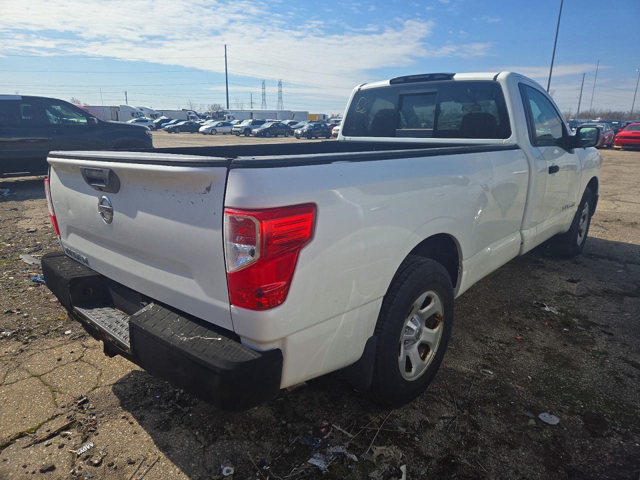 2019 Nissan Titan S - Фото 3