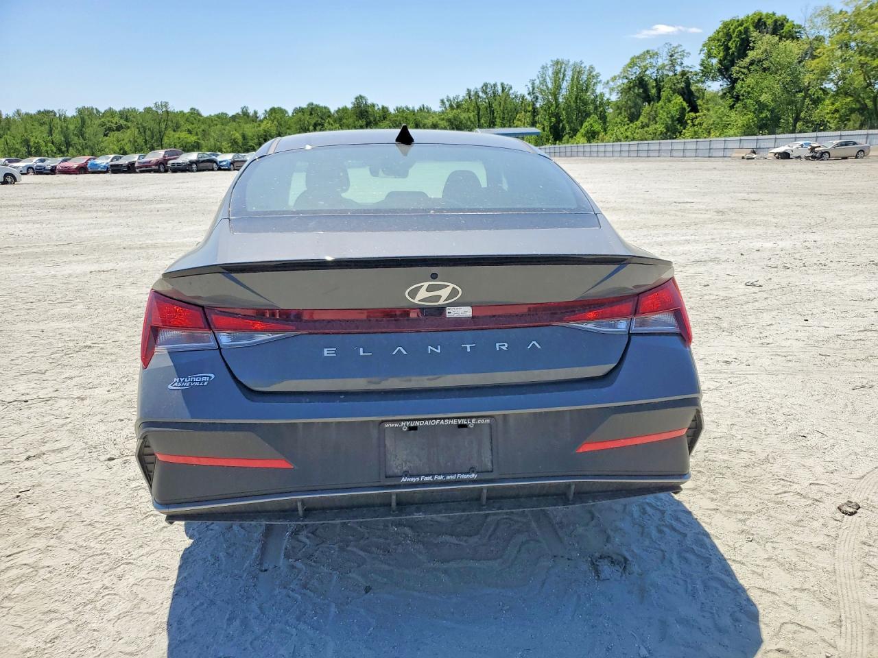 2025 Hyundai Elantra Sel Sport - Image 6