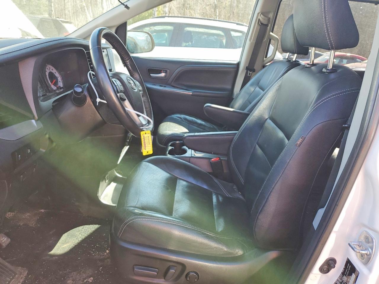 2017 Toyota Sienna Se - Image 7