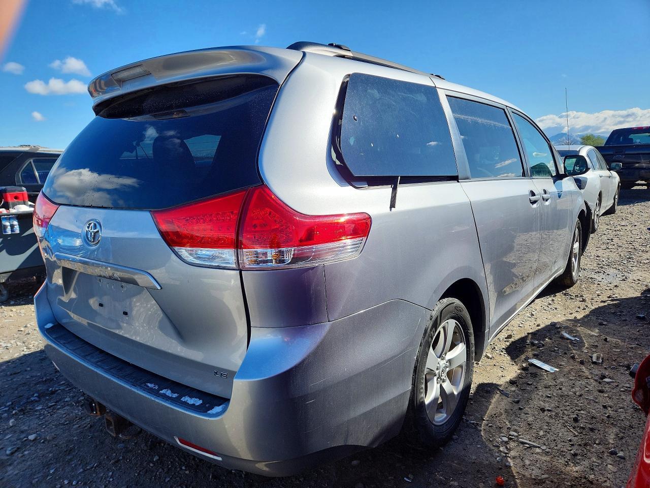 2011 Toyota Sienna - Image 3