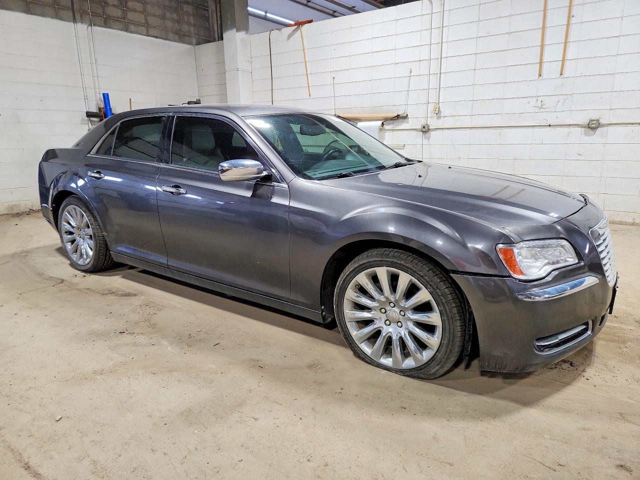 2014 Chrysler 300 - Фото 4