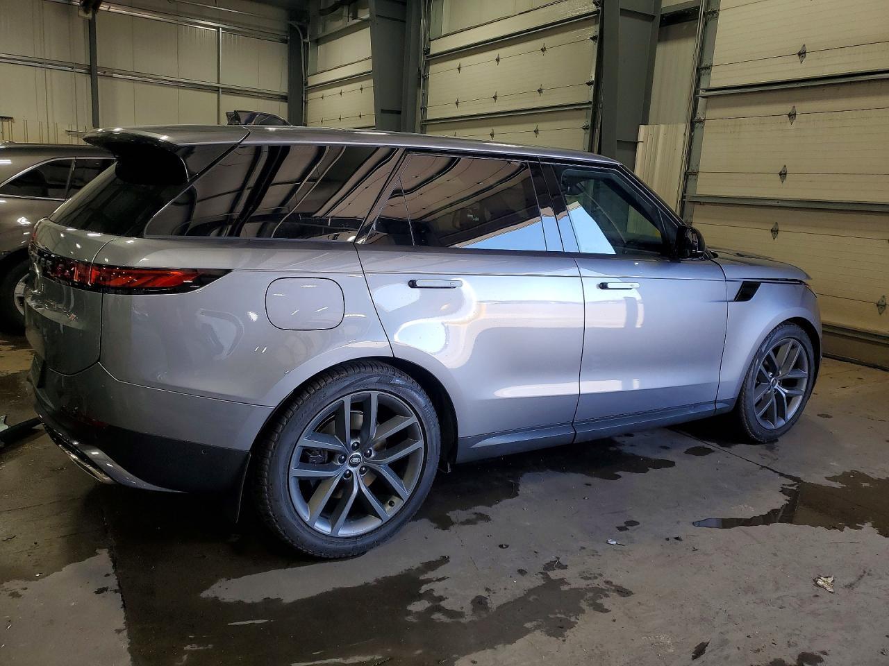 2025 Land Rover Range Rover Sport Se - Image 3