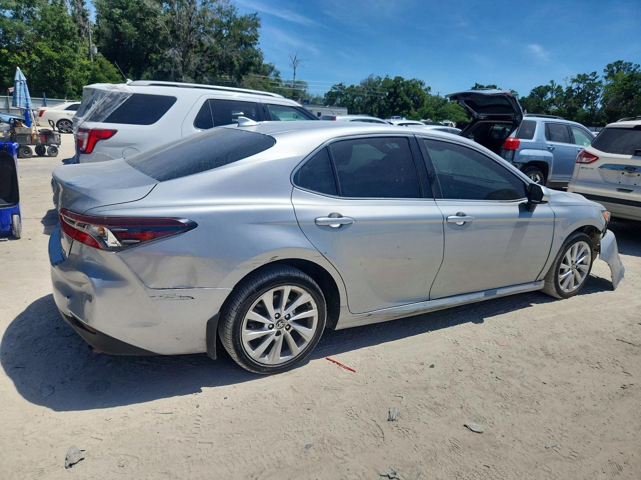 2023 Toyota Camry Le - Фото 3