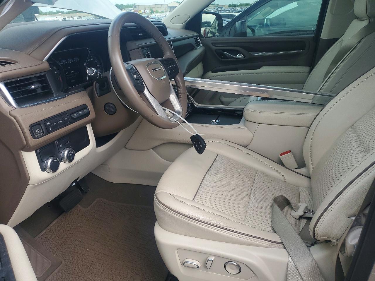 2021 GMC Yukon Denali - Фото 7