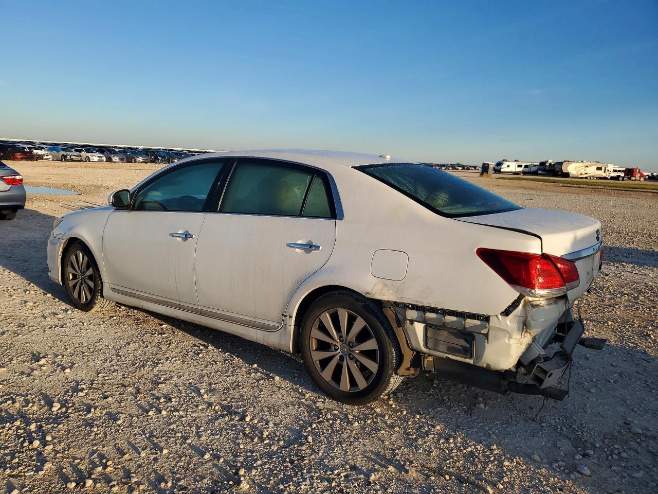 2011 Toyota Avalon Limited - Image 2