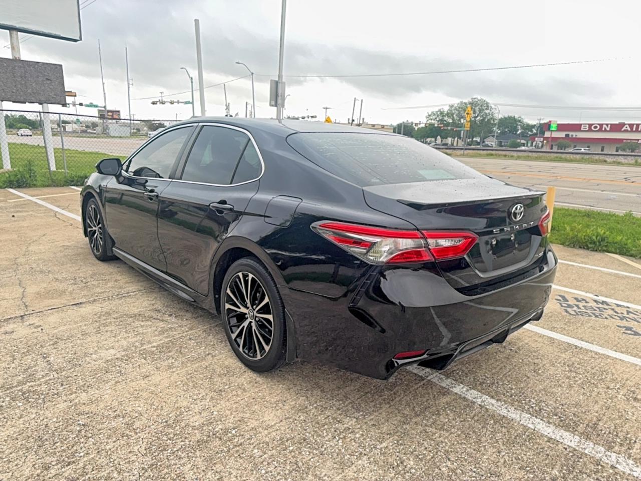 2018 Toyota Camry Se - Фото 3