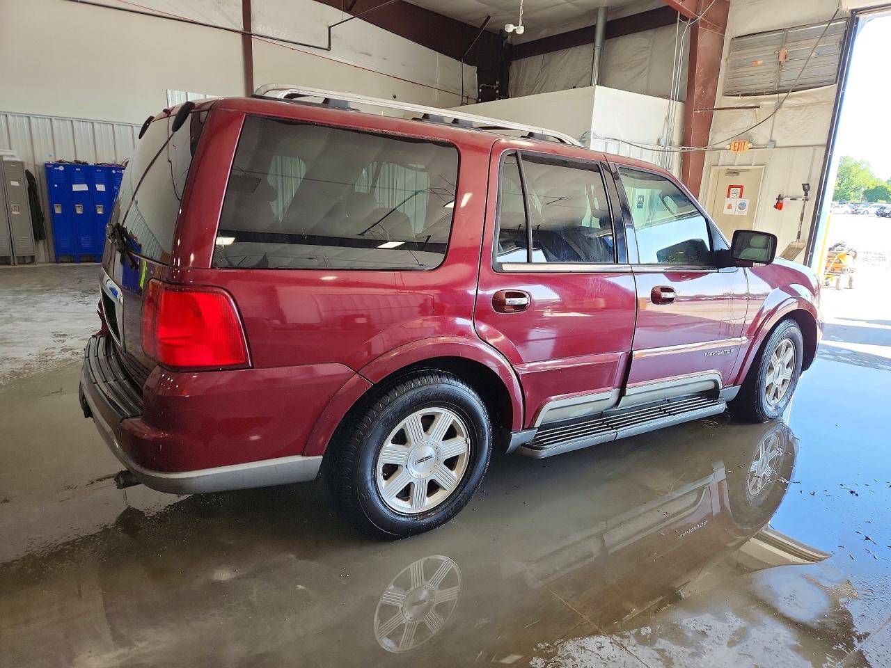 2004 Lincoln Navigator - Image 3