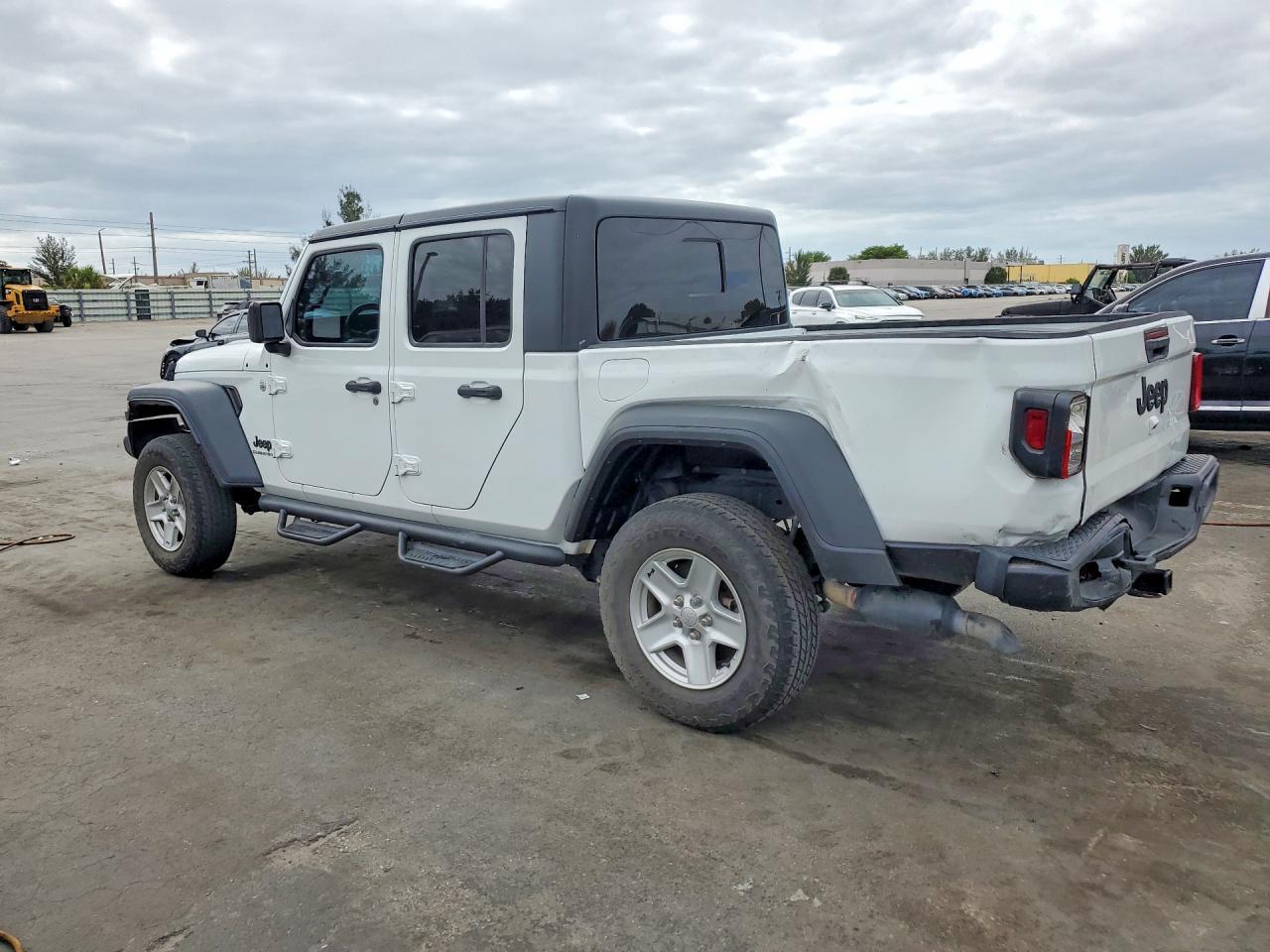 2020 Jeep Gladiator Sport - Фото 2