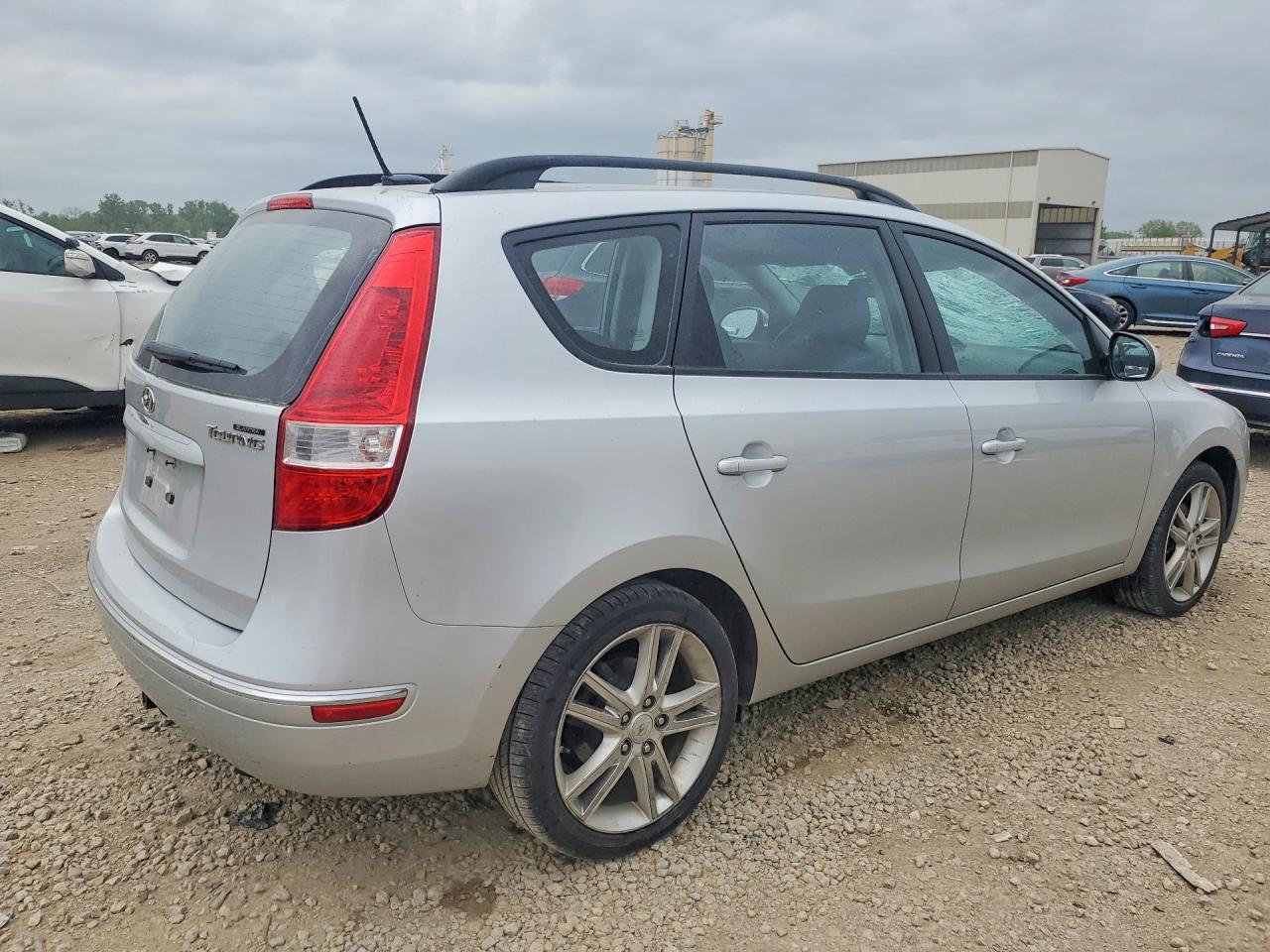 2010 Hyundai Elantra Touring Se - Image 3