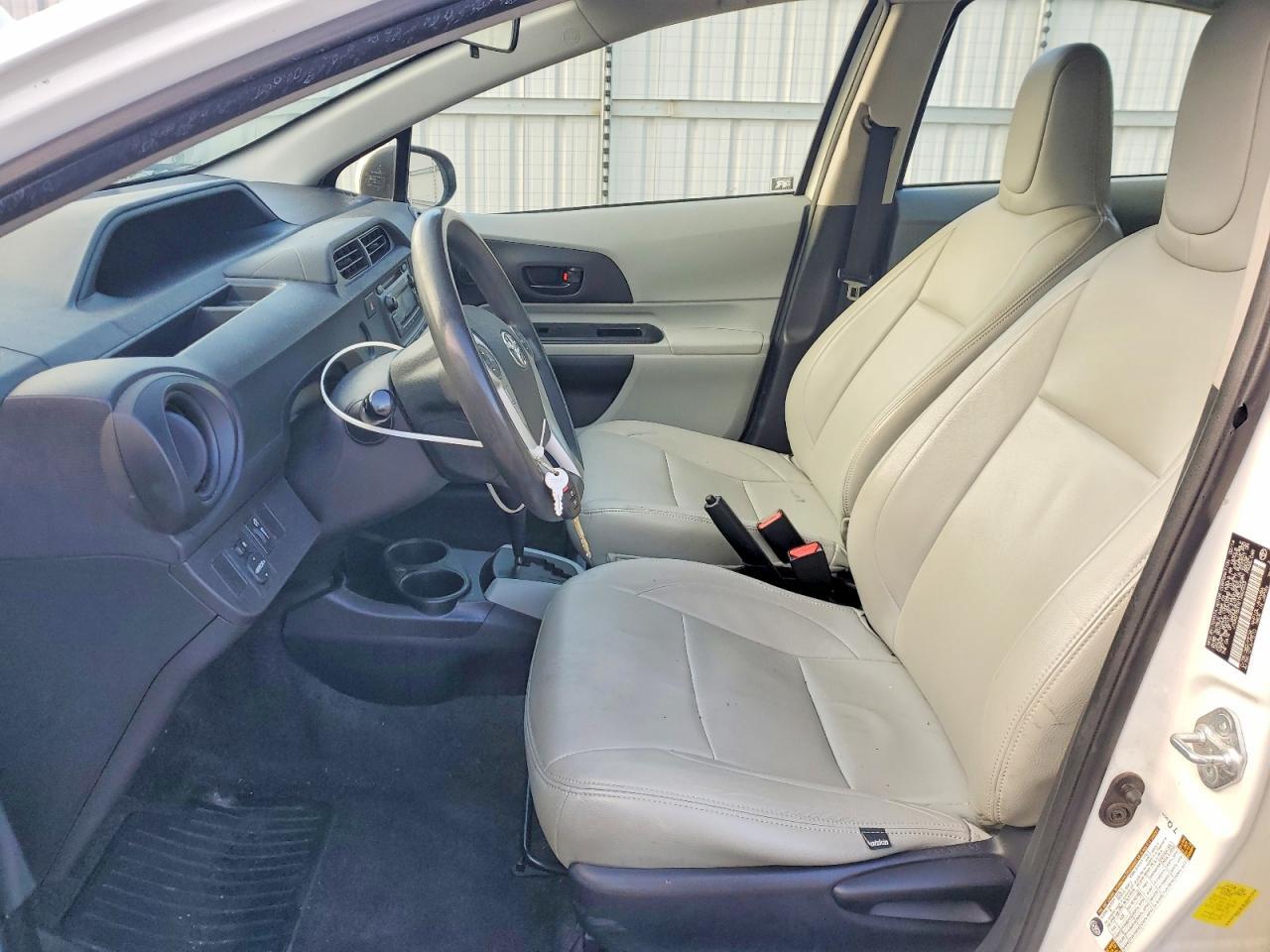 2014 Toyota Prius C One - Image 7