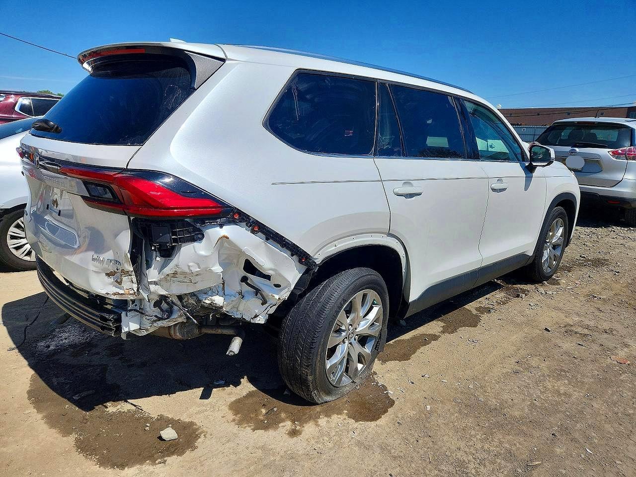 2024 Toyota Grand Highlander Hybrid Limited - Image 3