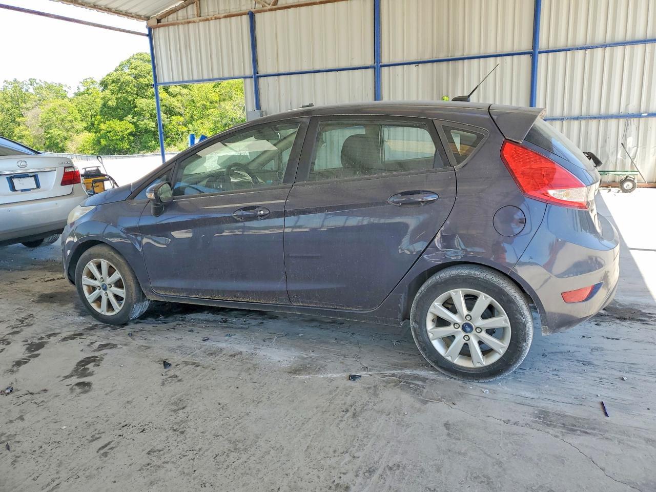 2013 Ford Fiesta Se - Фото 2