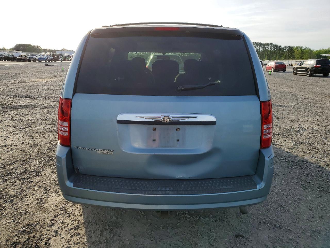 2008 Chrysler Town & Country Lx - Image 6