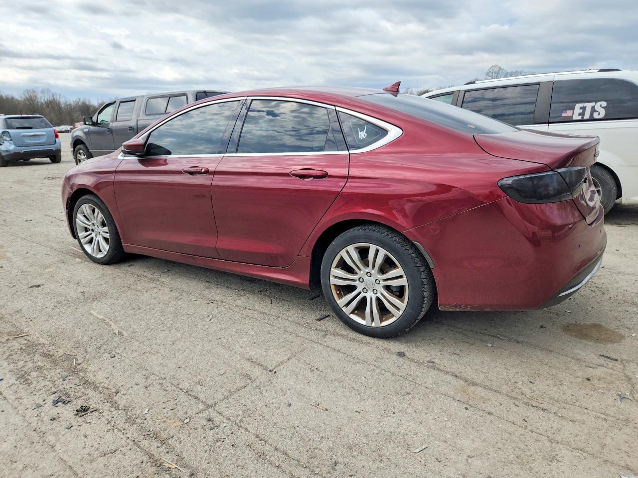 2015 Chrysler 200 Limited - Фото 2