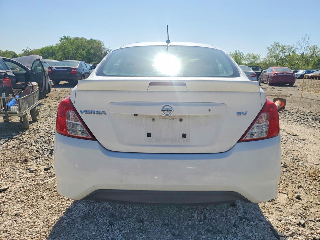 2019 Nissan Versa Sv - Image 6