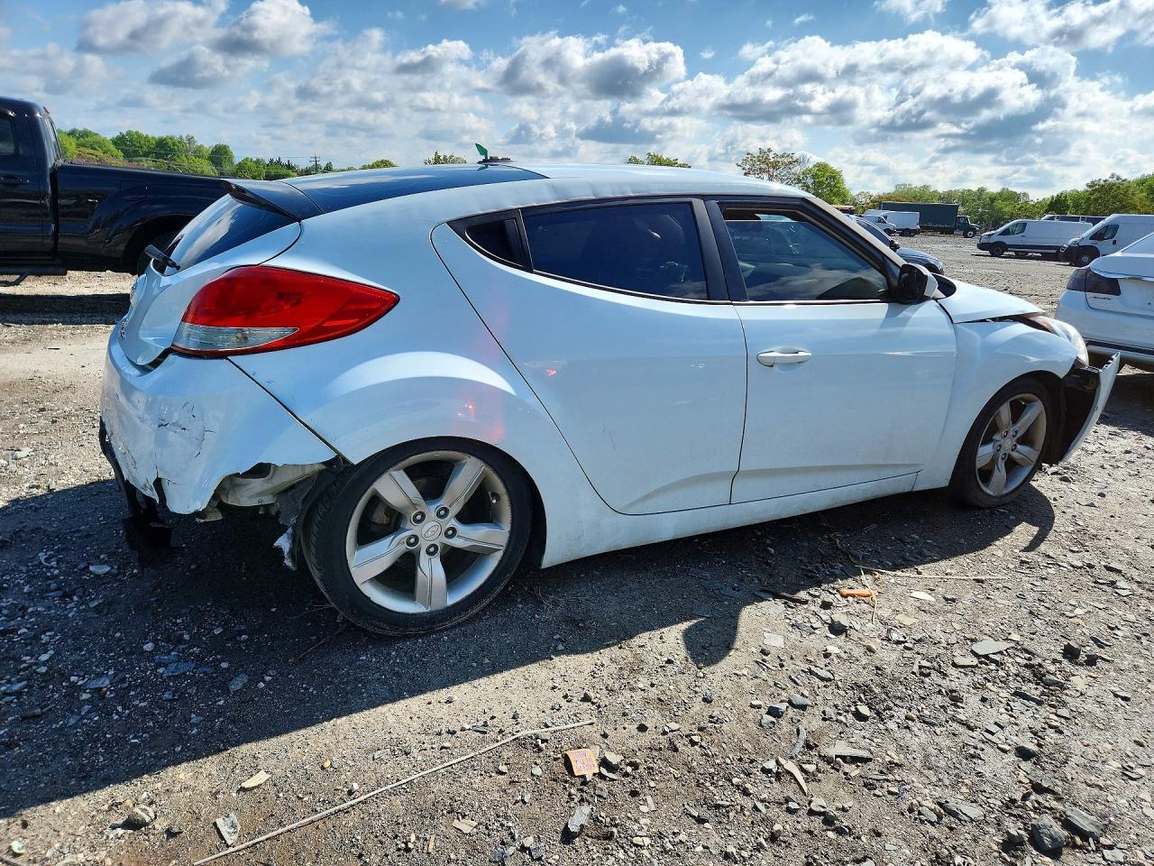 2014 Hyundai Veloster Base - Image 3