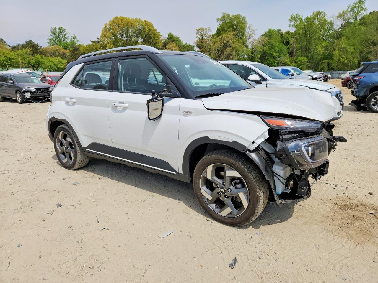 2025 Hyundai Venue Limited - Фото 4