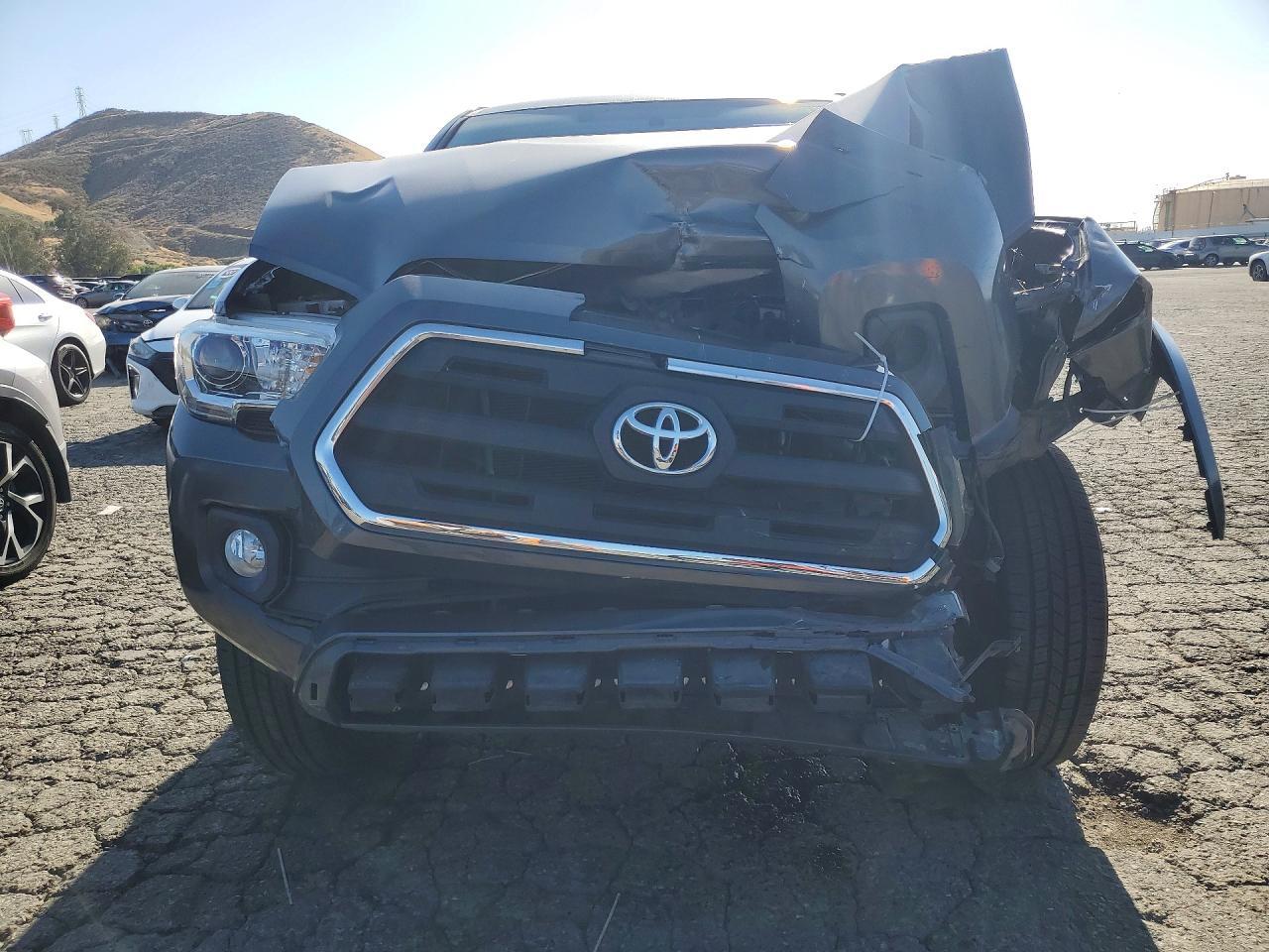 2017 Toyota Tacoma Sr5 V6 - Image 5