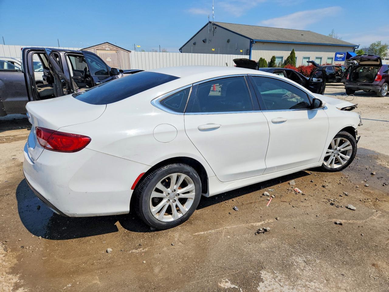 2015 Chrysler 200 Limited - Image 3