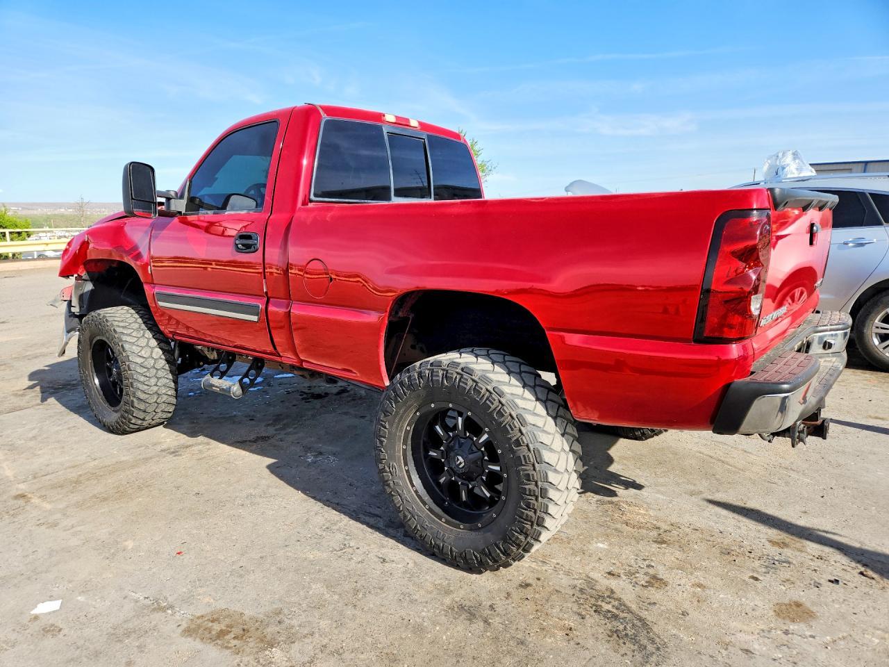 2005 Chevrolet Silverado K1500 - Image 2