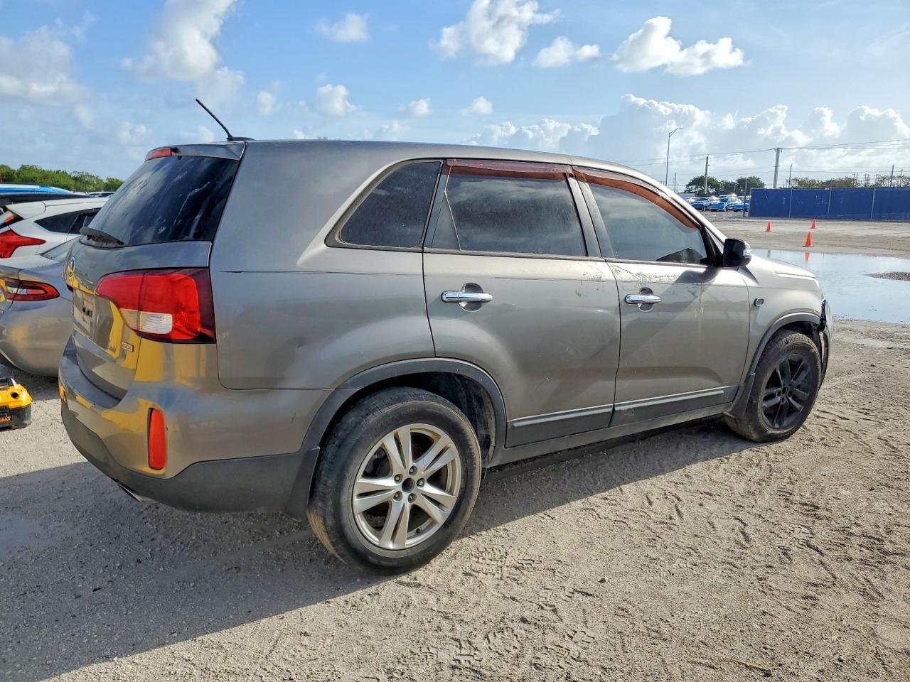 2014 Kia Sorento Lx - Image 3