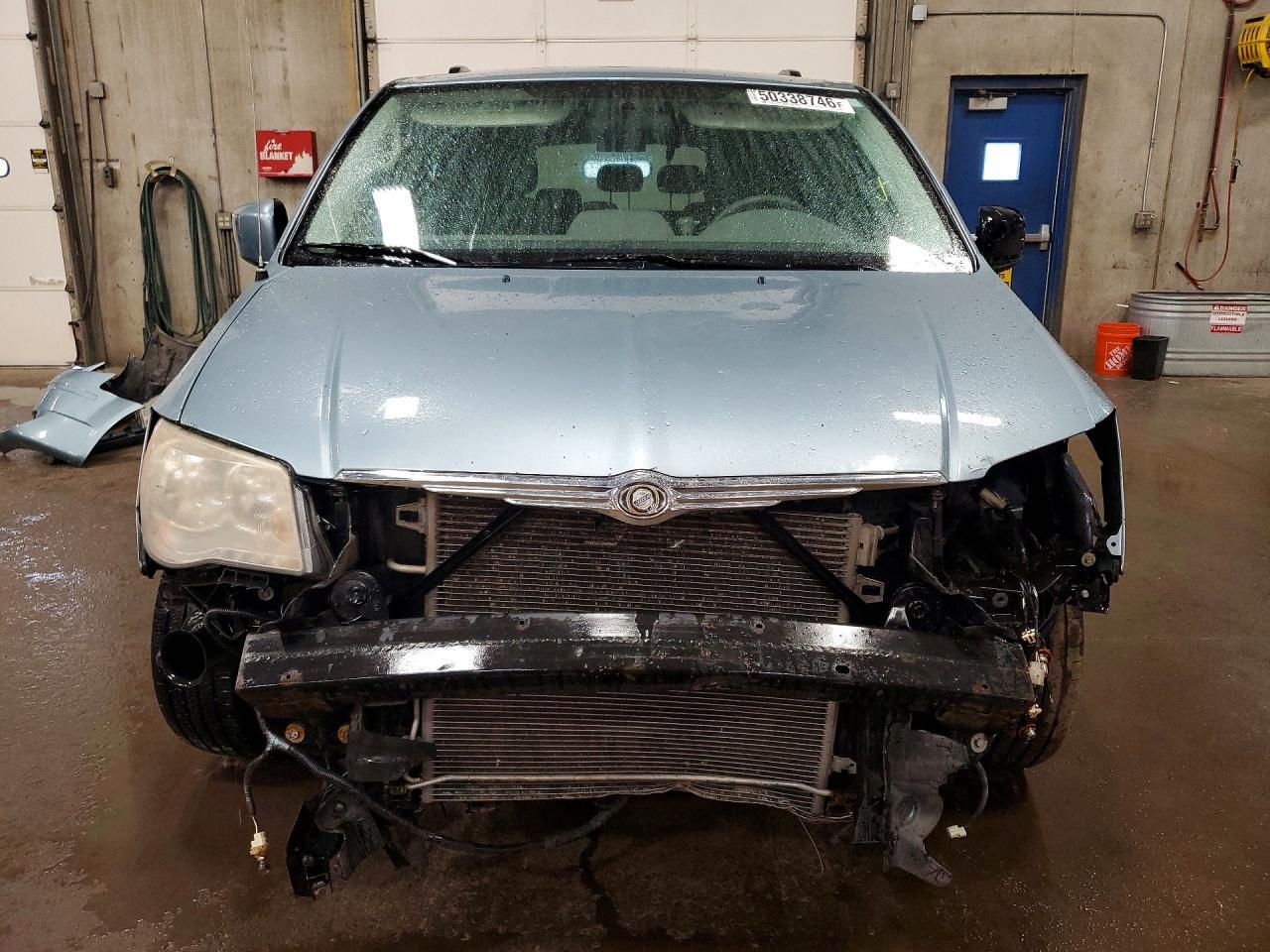 2010 Chrysler Town & Country Touring - Image 5