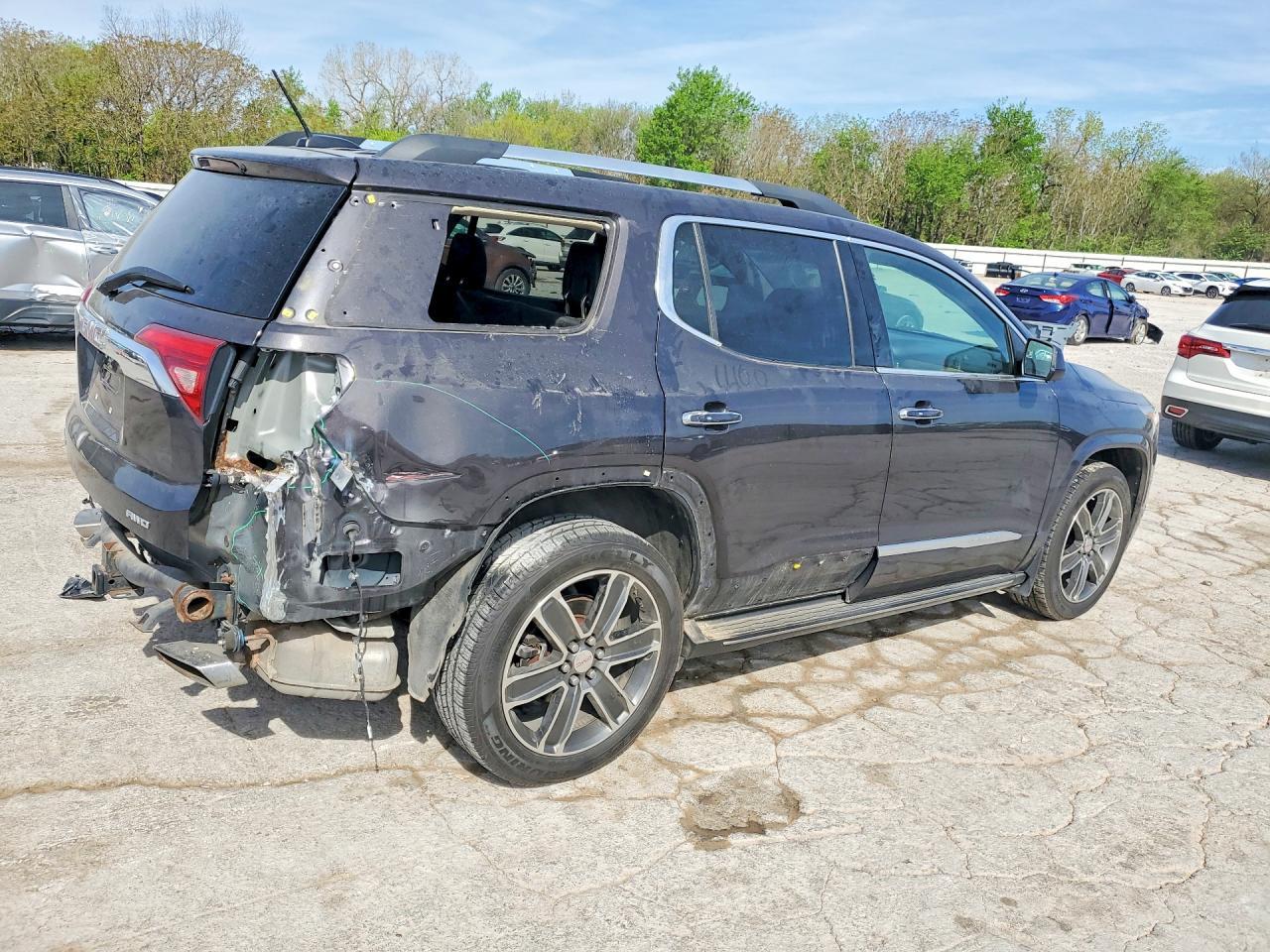 2018 GMC Acadia Denali - Image 3