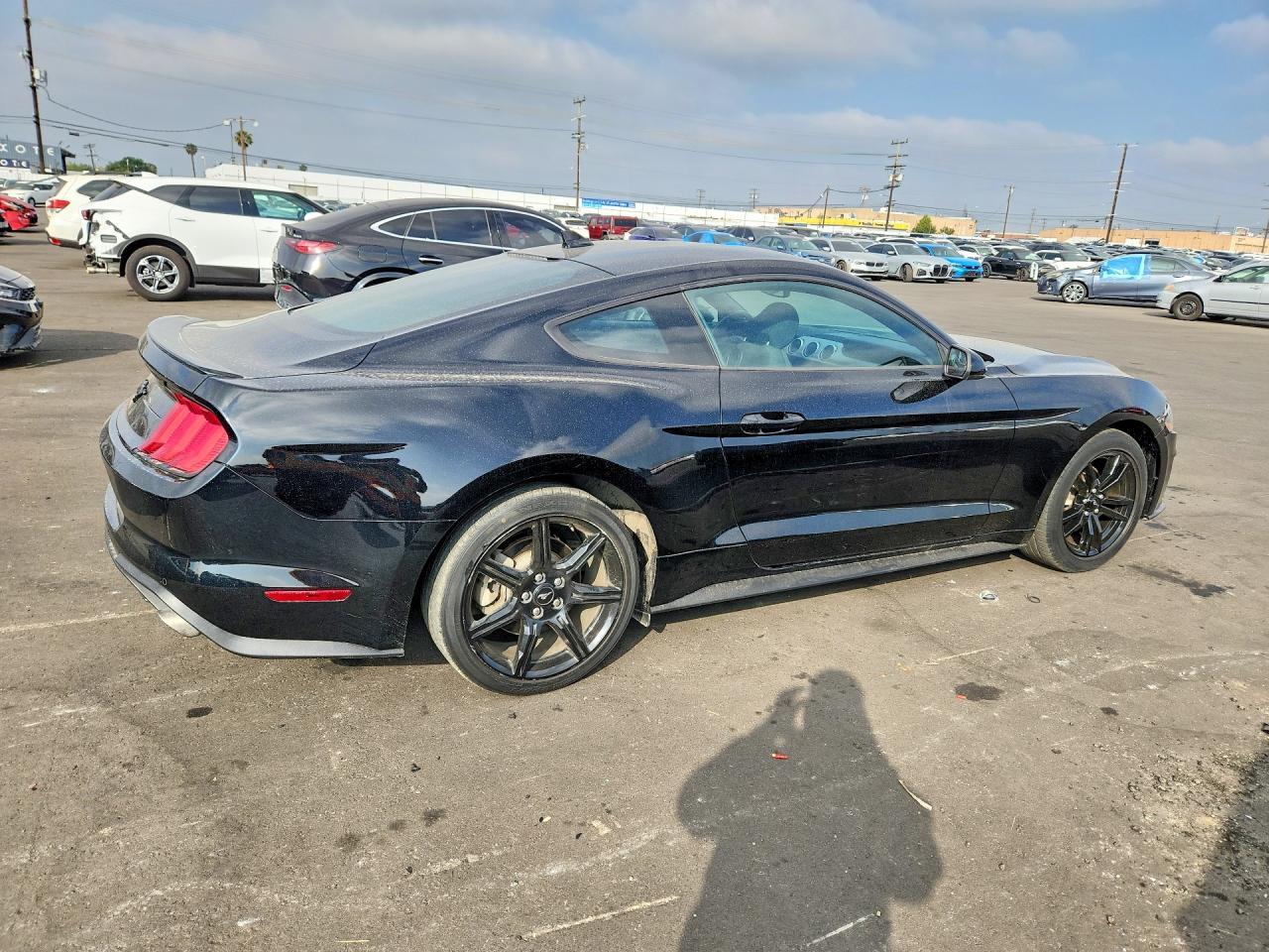 2020 Ford Mustang - Фото 3