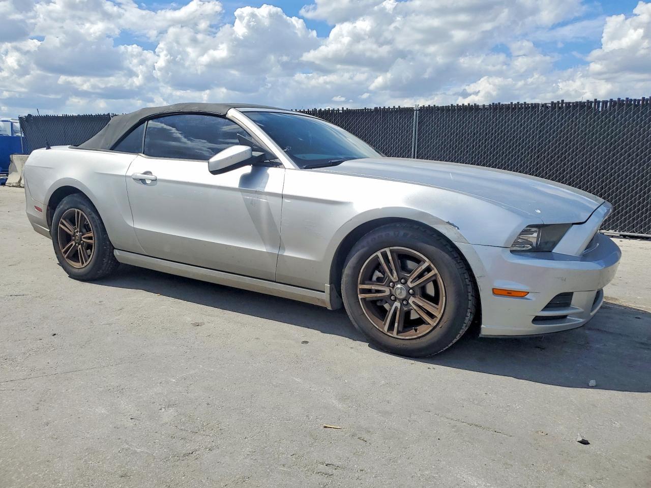 2013 Ford Mustang - Image 4
