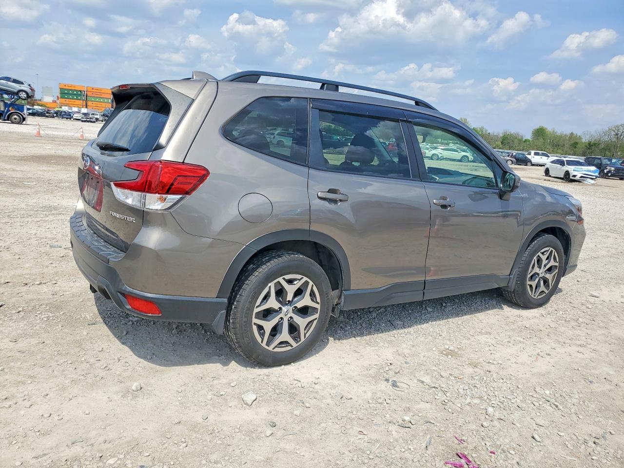 2021 Subaru Forester Premium - Image 3