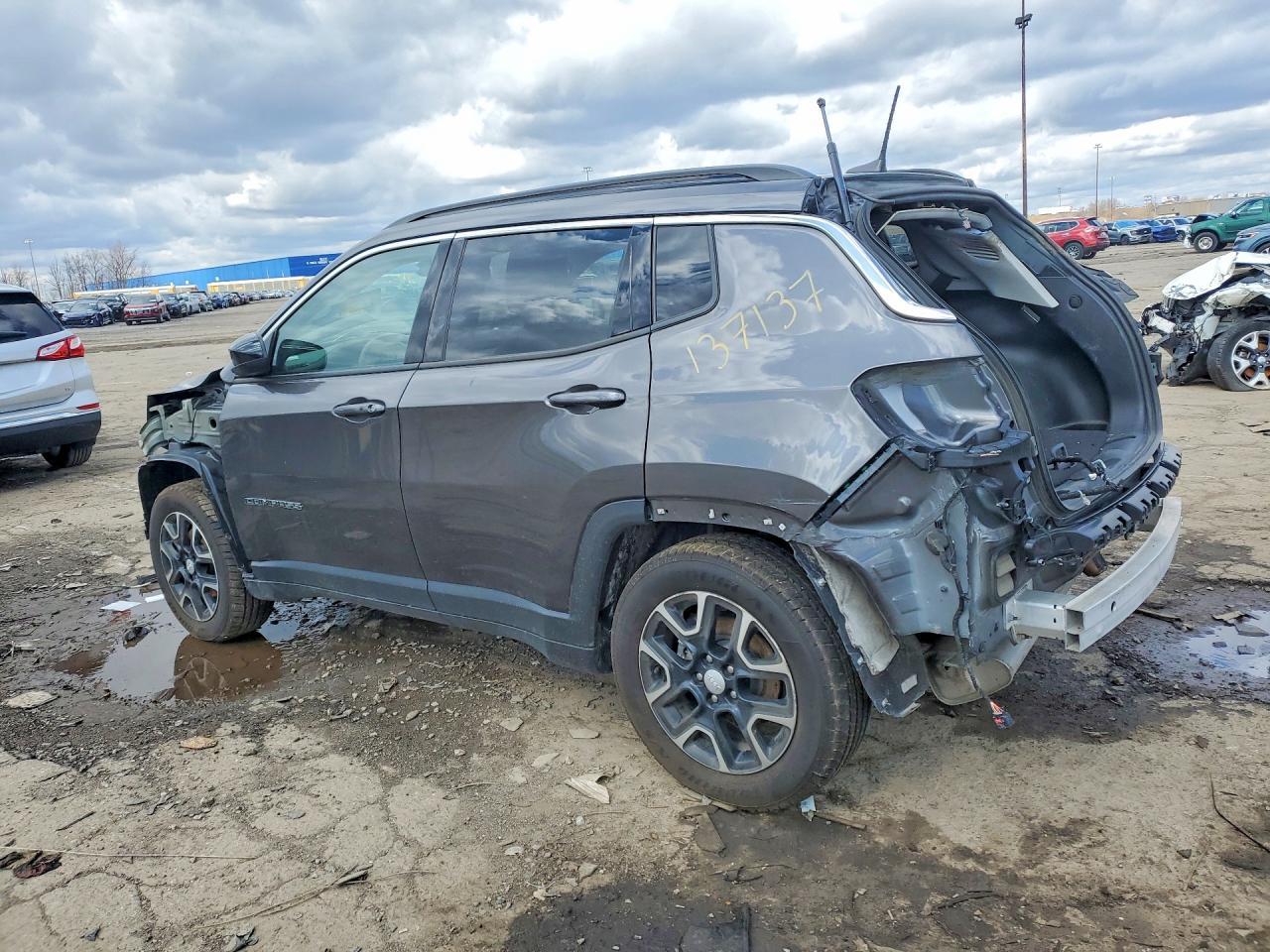 2022 Jeep Compass Latitude - Image 2