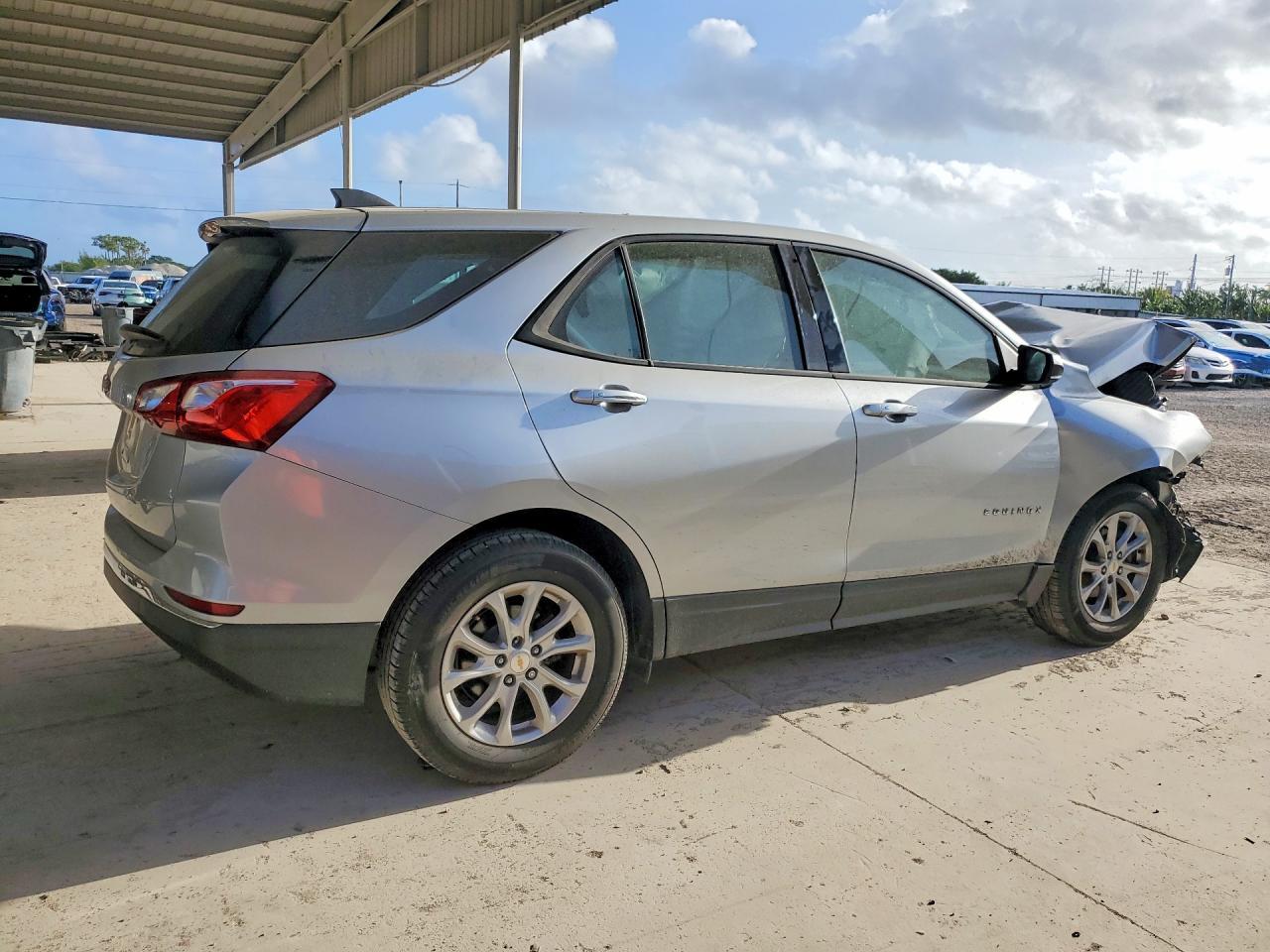 2018 Chevrolet Equinox Ls - Фото 3