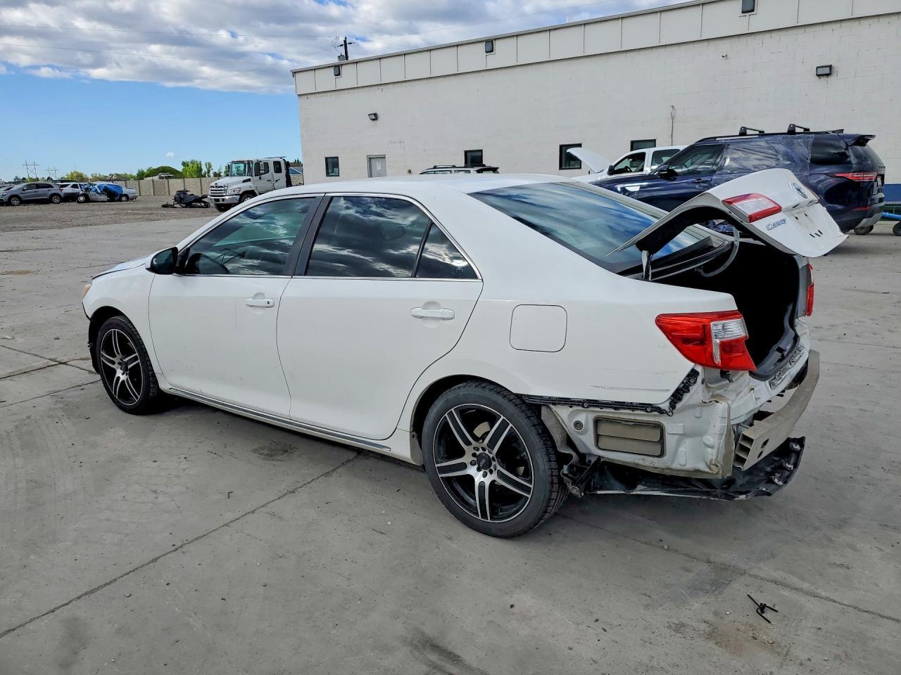 2012 Toyota Camry Le - Фото 2