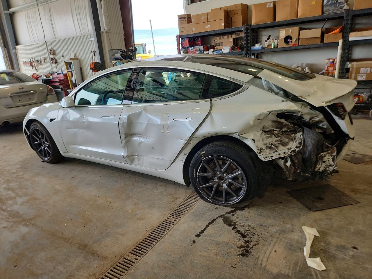 2020 Tesla Model 3 - Фото 2