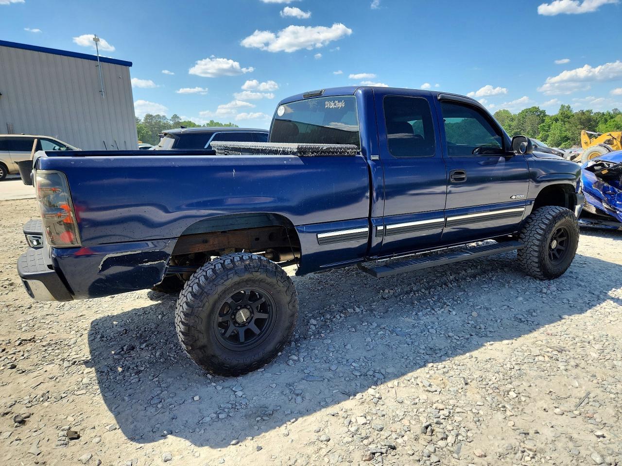 2001 Chevrolet Silverado C1500 - Image 3