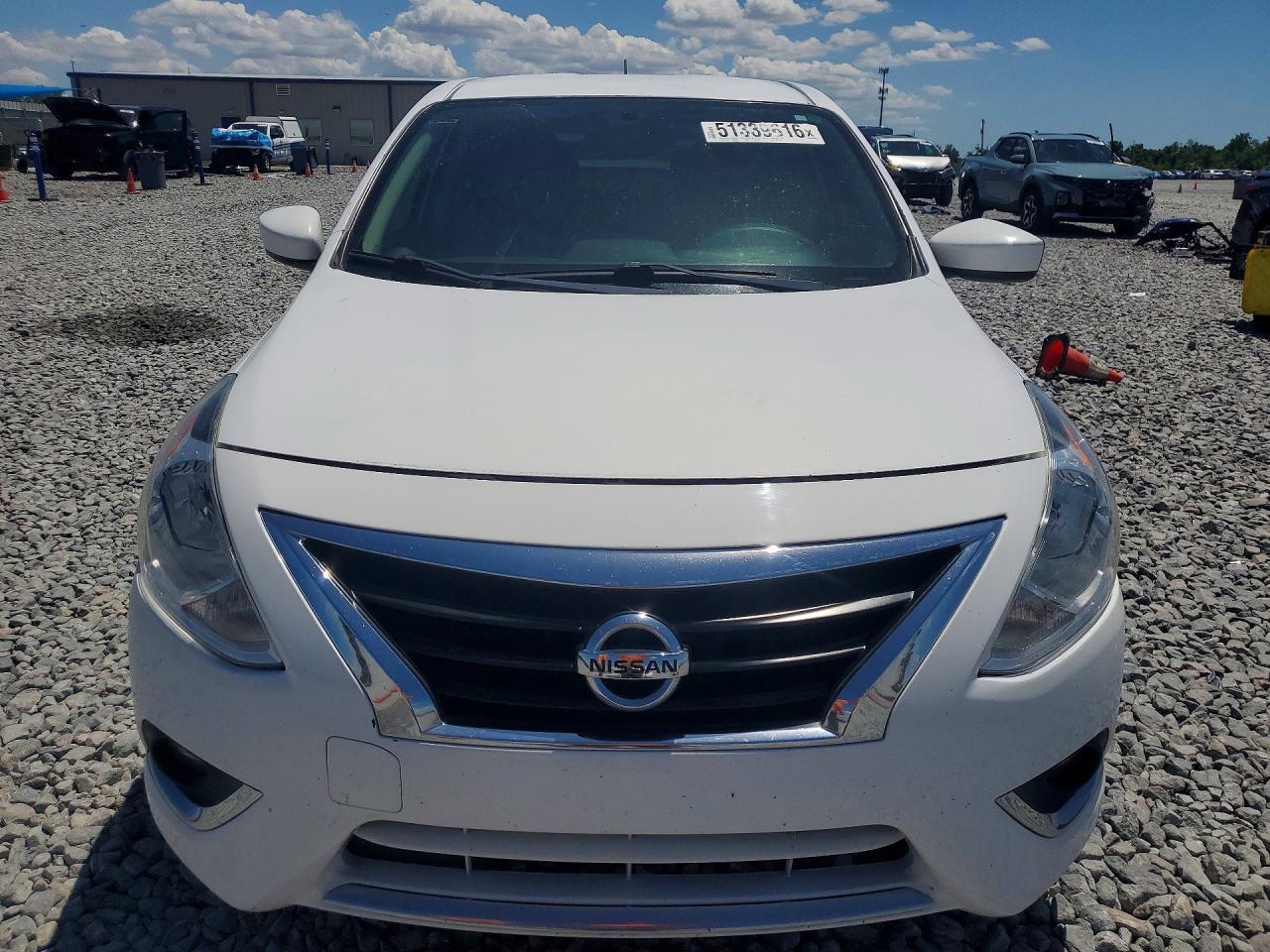 2018 Nissan Versa Sv - Image 5