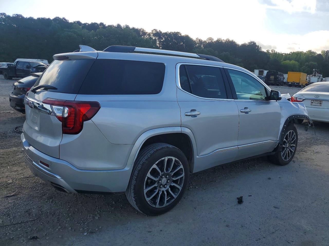 2020 GMC Acadia Denali - Image 3