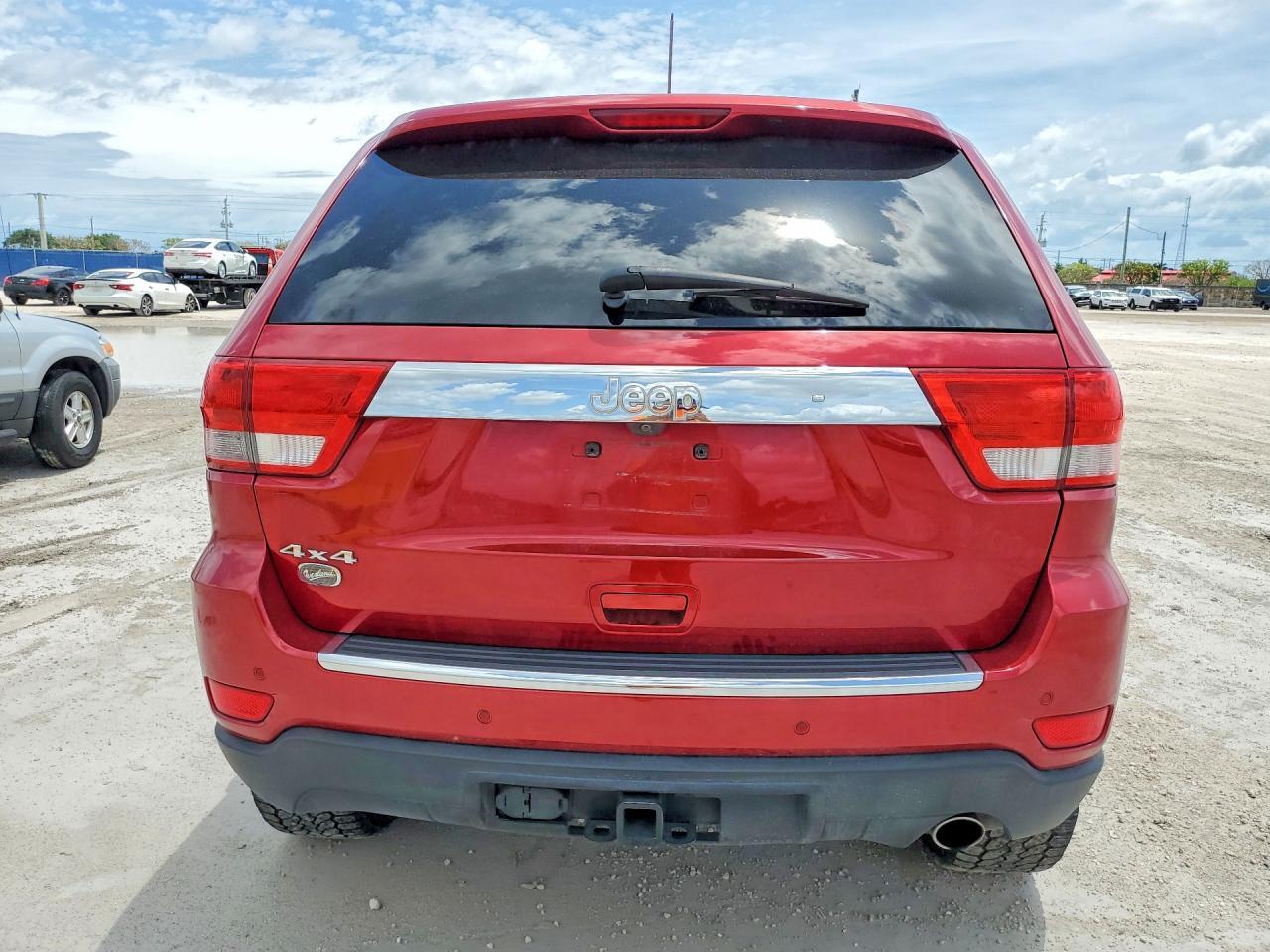 2011 Jeep Grand Cherokee Overland - Image 6
