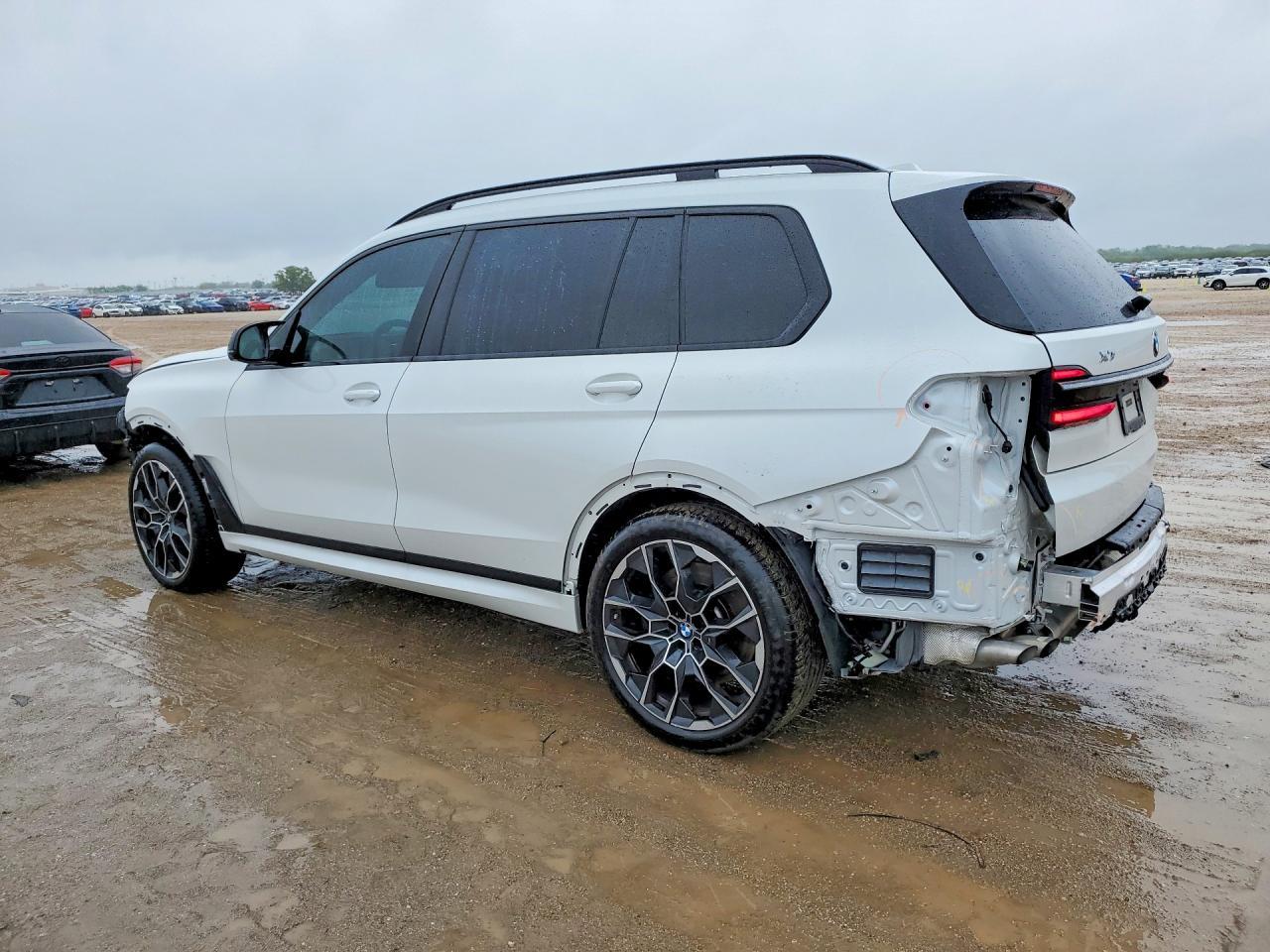 2025 BMW X7 M60I - Фото 2