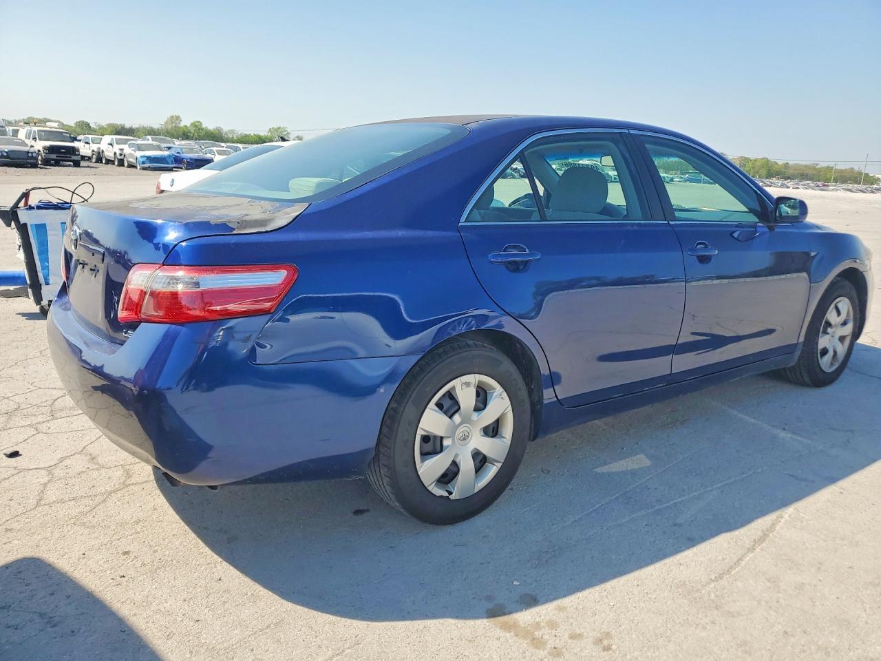 2008 Toyota Camry Le - Фото 3
