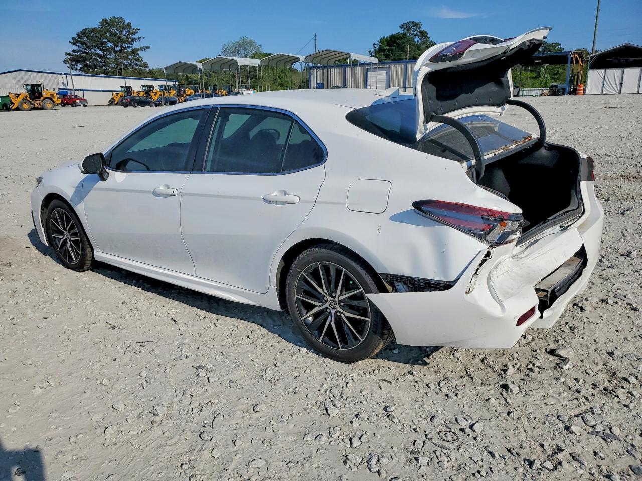 2021 Toyota Camry Se - Фото 2