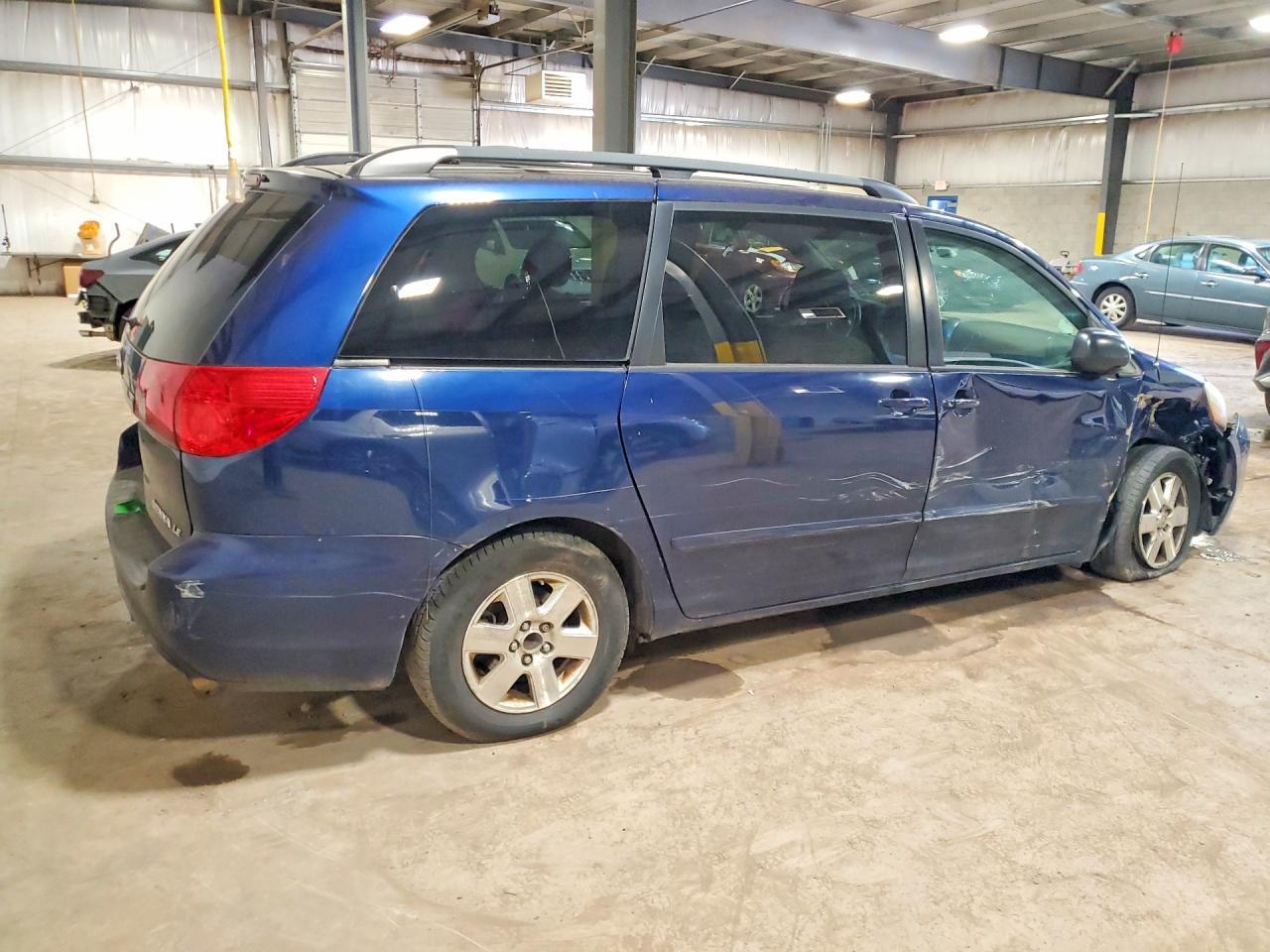 2007 Toyota Sienna Le 7-Passenger - Фото 3