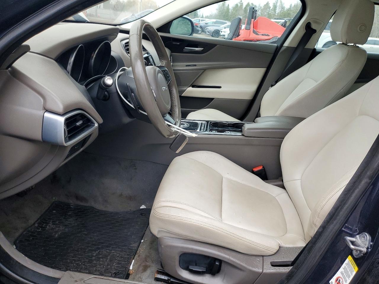 2017 Jaguar Xe Premium - Image 7